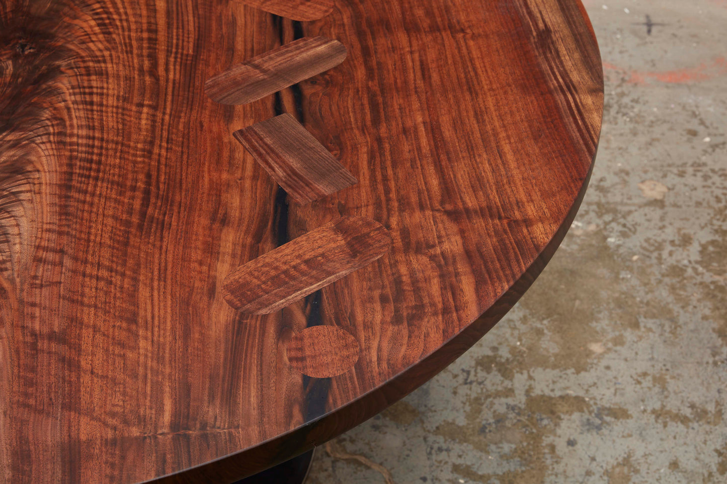 Claro Walnut dining table (Garden Place)